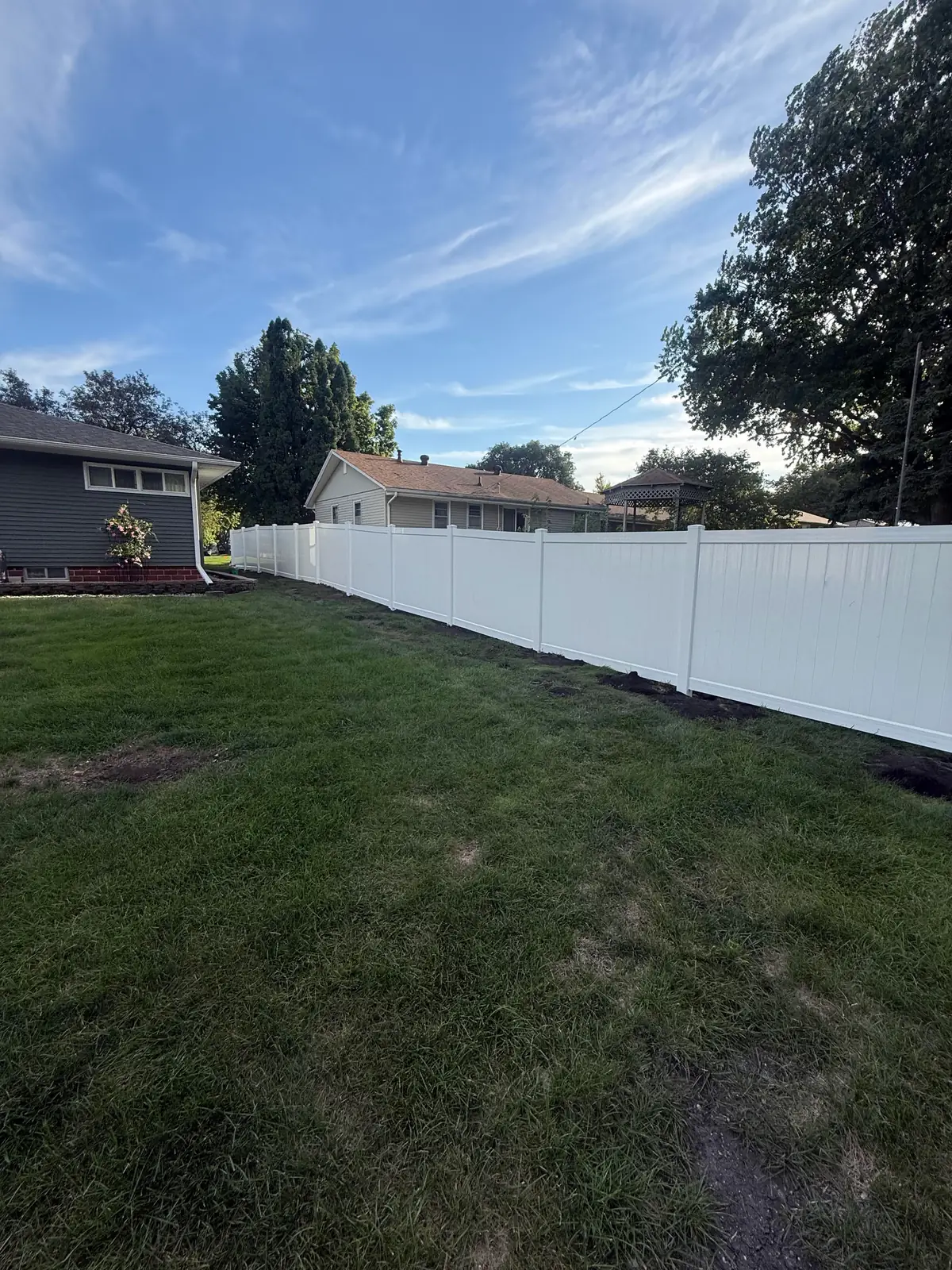 White vinyl privacy fence run, built by Precision Fence Co.